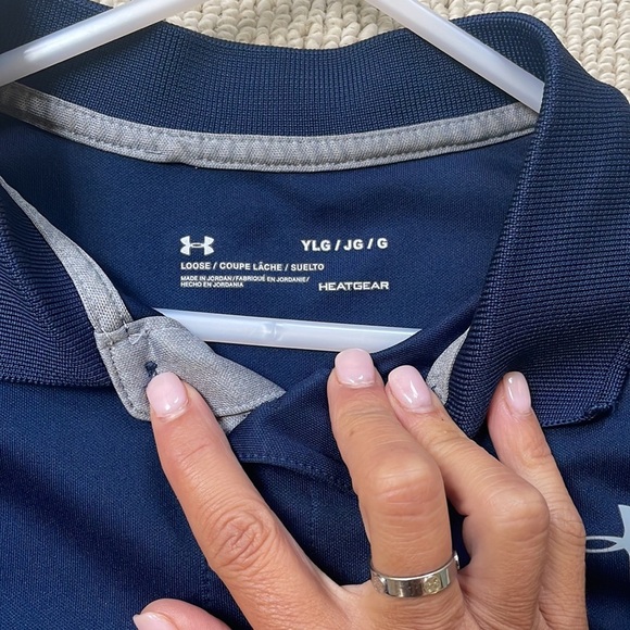 🌿Boys Under Armour short-sleeved polo shirt, navy blue, Youth Large🌿 - Picture 3 of 4